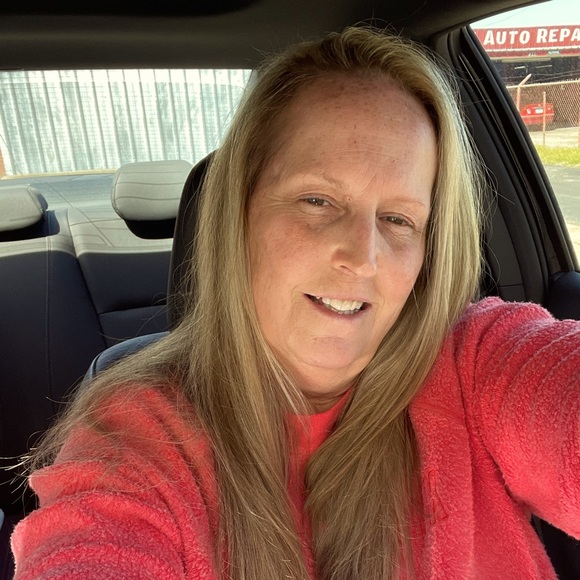 Meet your Posher, Sueatta - Picture 1 of 1